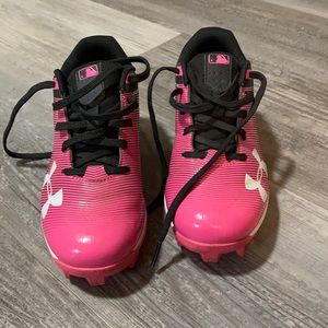 Girl’s baseball cleats